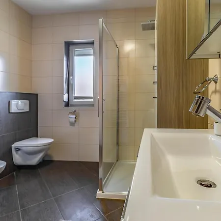 4 Bedroom Stunning Home In Labin Holiday home