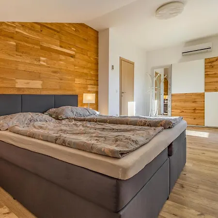 Holiday home 4 Bedroom Stunning Home In Labin *