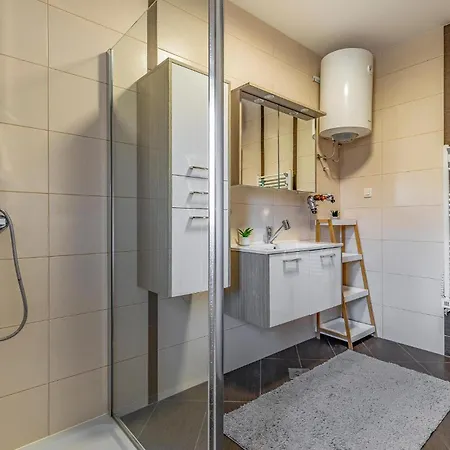 4 Bedroom Stunning Home In Labin Labin (Istria)