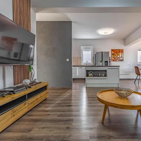 4 Bedroom Stunning Home In Labin Holiday home
