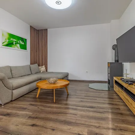 4 Bedroom Stunning Home In Labin Holiday home *