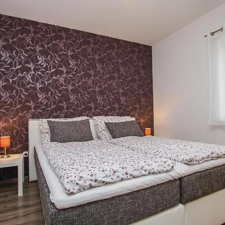 4 Bedroom Stunning Home In Labin