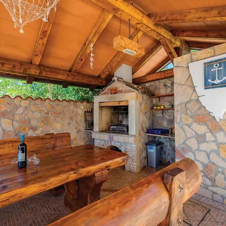 4 Bedroom Stunning Home In Labin Holiday home *