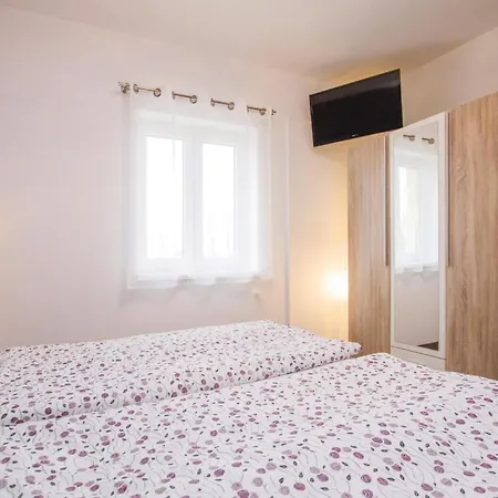 4 Bedroom Stunning Home In Labin Holiday home