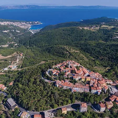 4 Bedroom Stunning Home In Labin *