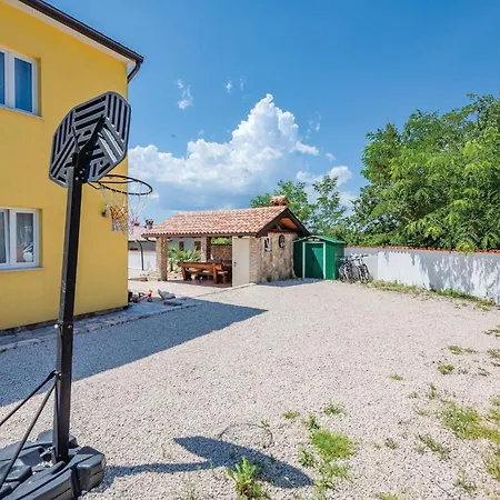 4 Bedroom Stunning Home In Labin Holiday home *