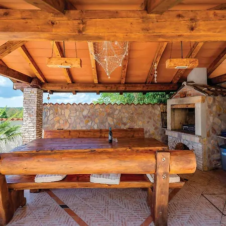 4 Bedroom Stunning Home In Labin *